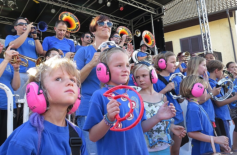 Losgelegt Die Bräusivögel Gugge sorgt am Freitag für einen lautstarken Auftakt.
