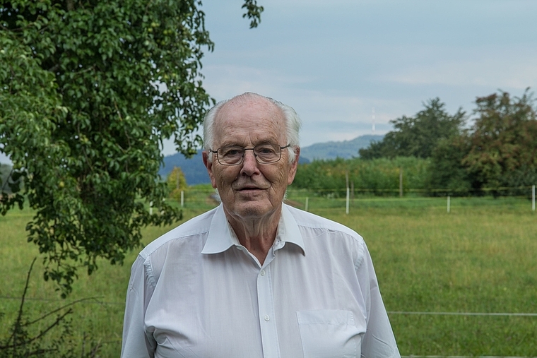 Für spannende Wanderungen legt sich alt Gemeindepräsident Ruedi Kalt schon seit elf Jahren ins Zeug. zVg