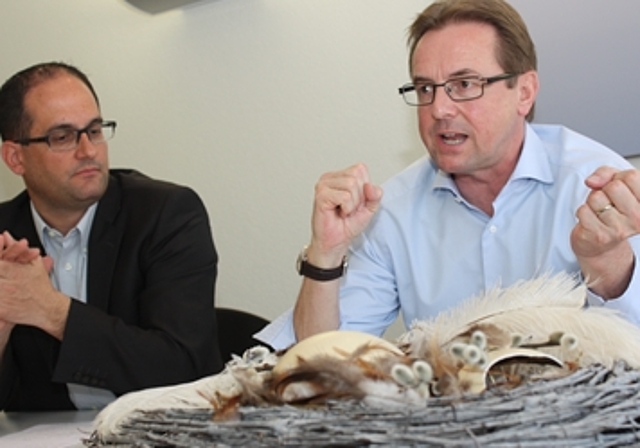 Heinz Germann (r.) gibt das Präsidium an Patrick Bürgi weiter. Foto: bär