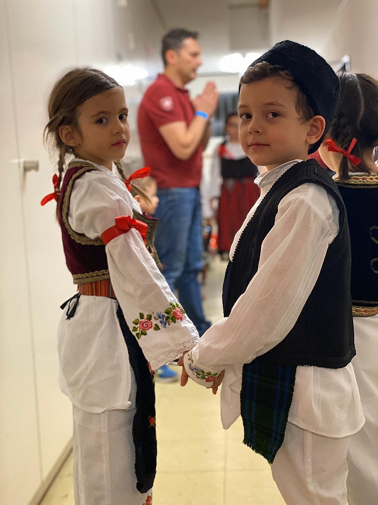 Mia und Viktor tanzen in der jüngsten Gruppe vom Kud Kolo Baden. Die Aufnahme stammt von 2019. Damals waren sie fünf Jahre alt.  zVg