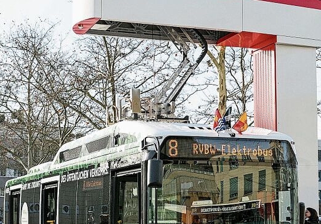 Der Elektrobus der Regionalen Verkehrsbetriebe Baden-Wettingen ist seit knapp einem Jahr im Einsatz. Der RVBW-Direktor ist zufrieden damit. Sandra Ardizzone/Archiv