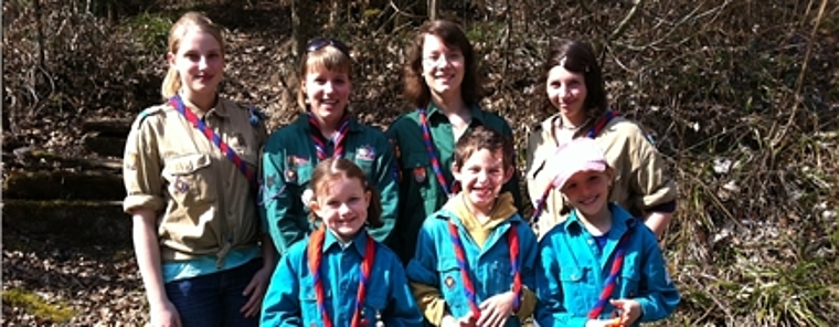 Die Wölfe füllten zwei ganze Abfallsäcke mit Müll aus dem Wald. Foto: zVg