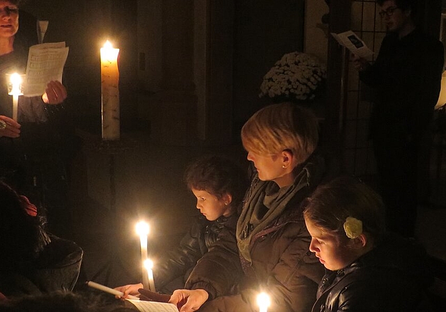 Adventsstimmung mit Kerzen in der Kirche St.Sebastian.Fotos: zVg