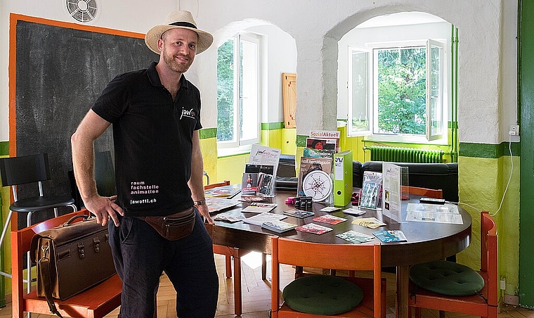 Andy Keller, der Leiter der Jugendarbeit Wettingen, im Parterre der Villa Fluck. Gaby Kost