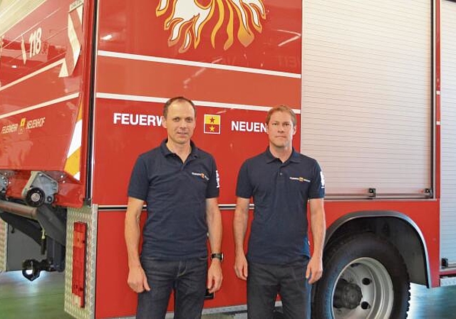 Neues Führungsduo Kommandant Johannes Santner (li.) und Vizekommandant Thomas Schweizer stehen im Magazin. ihk