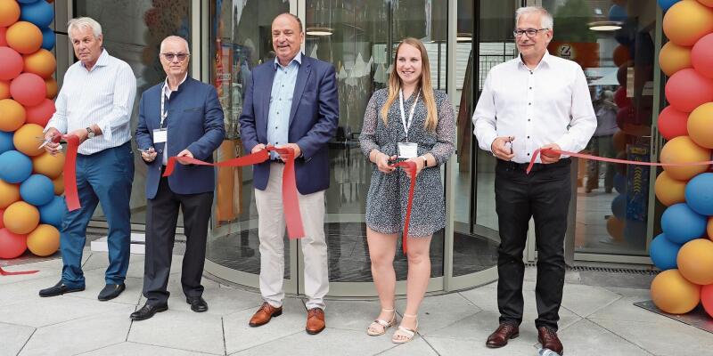 Die Orchestratoren des Gemeindehauses von links: Bauleiter Hans-Rudolf Grolimund, Gemeindepräsident Markus Mötteli, Regierungsrat Markus Dieth, Bereichsleiterin Liegenschaften Manuela Weber und Architekt Markus Schärer.zVg