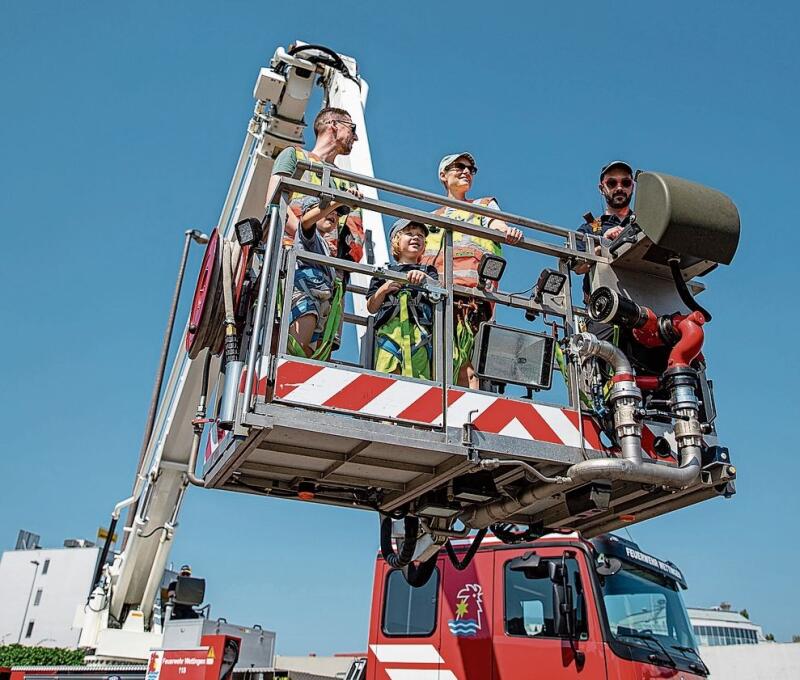 Henry (l.) und Moritz sind bereit für den Abflug in die Höhe.gk