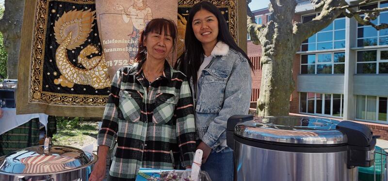 Thailändische Küche am Stand von Khemporn Gräni (l.) und Naparon Bosch. Muriel Zweifel