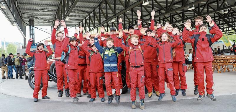 Die Regio-Jugendfeuerwehr Lenzburg vor dem Start.gk