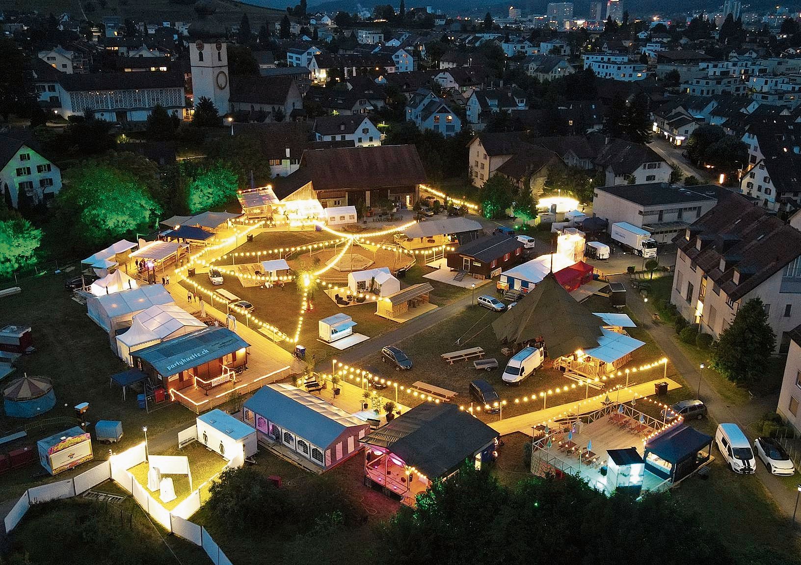 Das Dorffest aus der Vogelperspektive. zVg