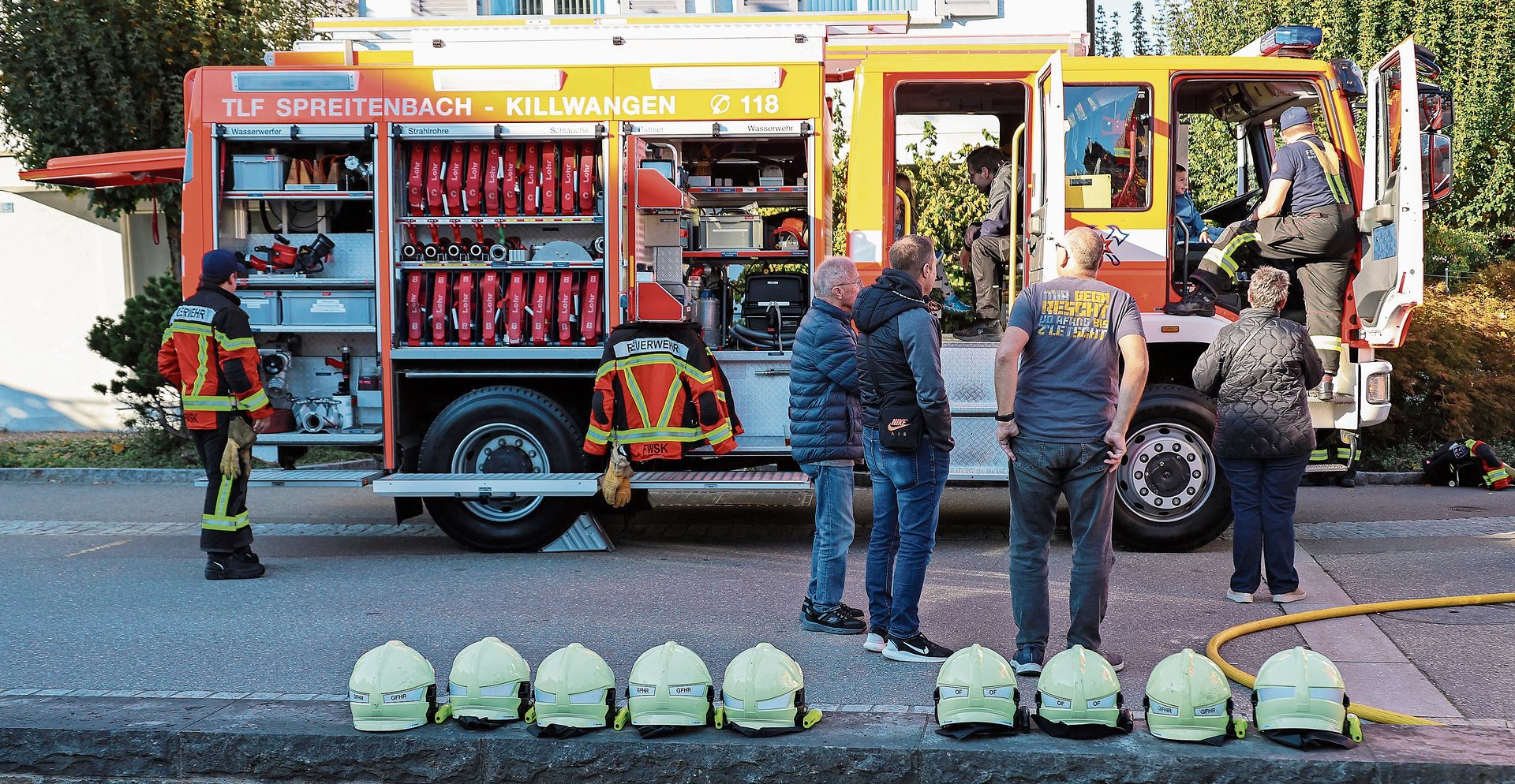 Grosses Interesse beim Tanklöschfahrzeug.gk