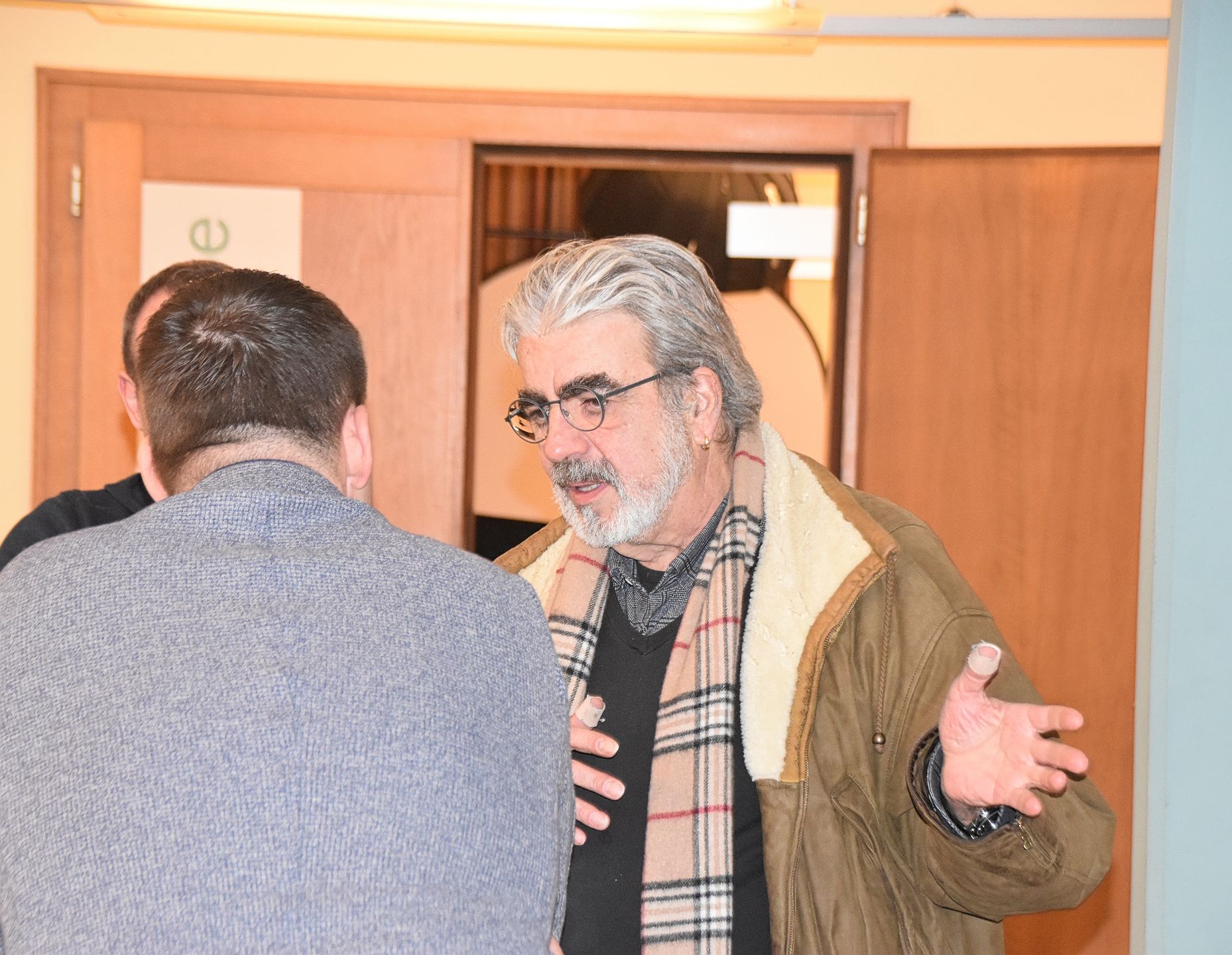 Auch er diskutiert: Vizeammannkandidat Philippe Rey. sbi