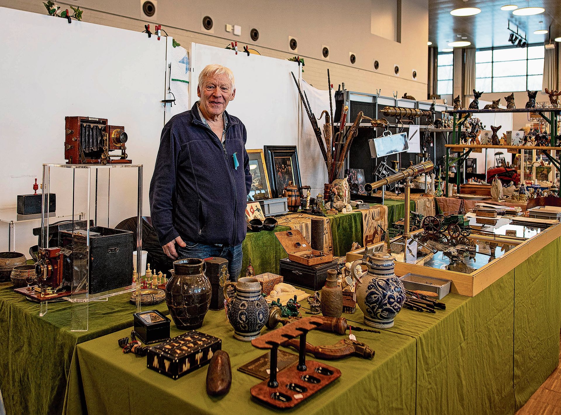 Aussteller Gustav Wegmann aus Unterengstringen zeigt seine Schätze. Aussteller Gustav Wegmann aus Unterengstringen zeigt seine Schätze.