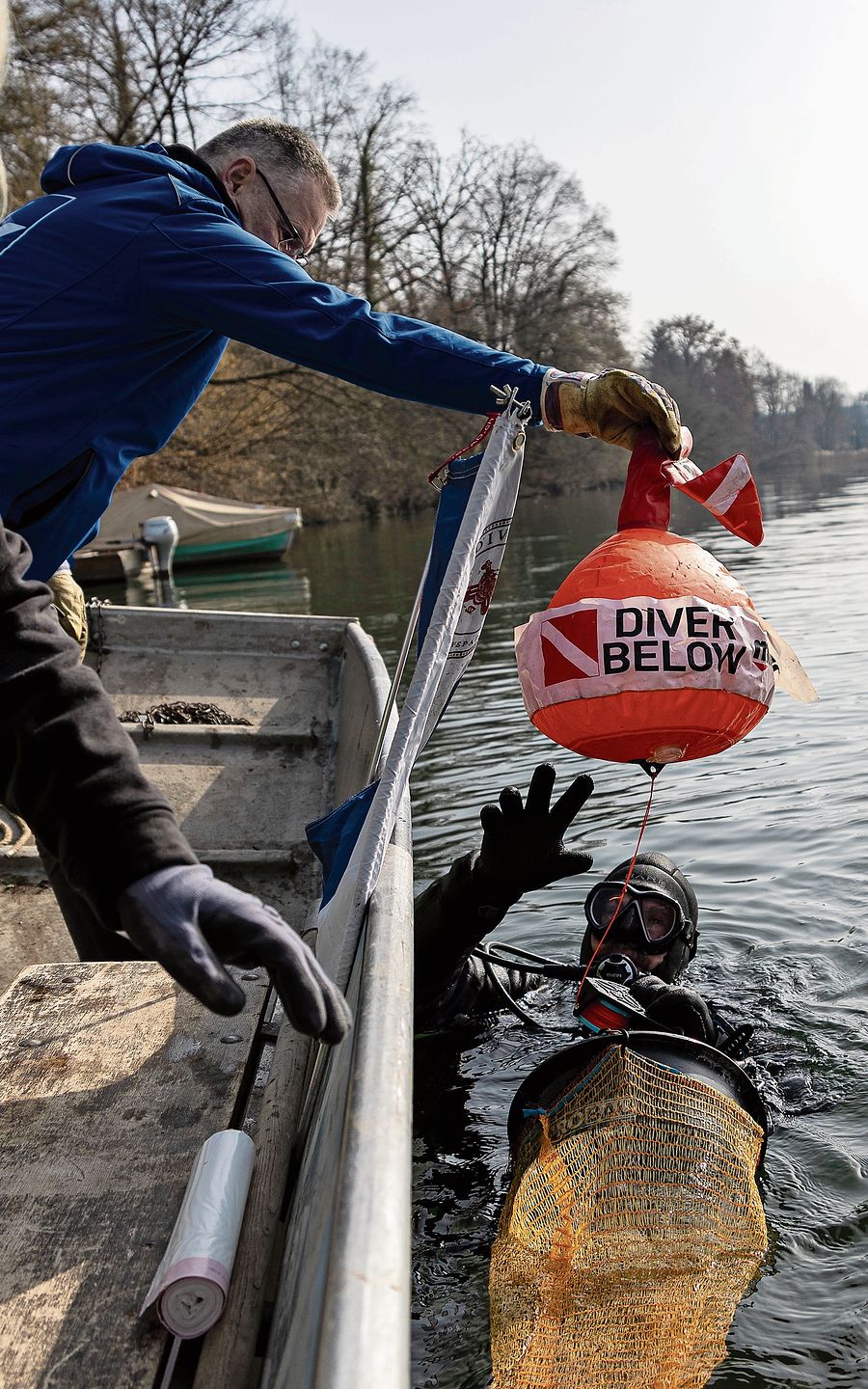 Die Oberflächenboje brauchts, damit die Taucher geortet werden können. 