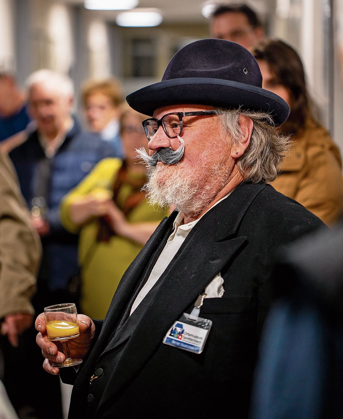 Werner Hauenstein hat mit anderen die Ausstellung organisiert. 