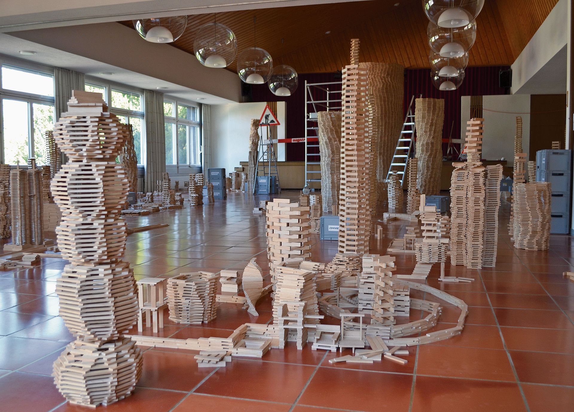 Tausende Holzklötzchen sind für Türme verwendet worden. Irene Hung-König