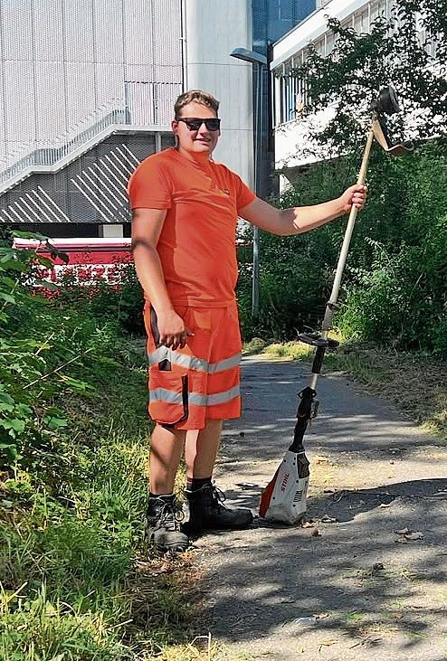 Adrian Marty absolviert seine Ausbildung beim Werkdienst Spreitenbach. Adrian Marty absolviert seine Ausbildung beim Werkdienst Spreitenbach.