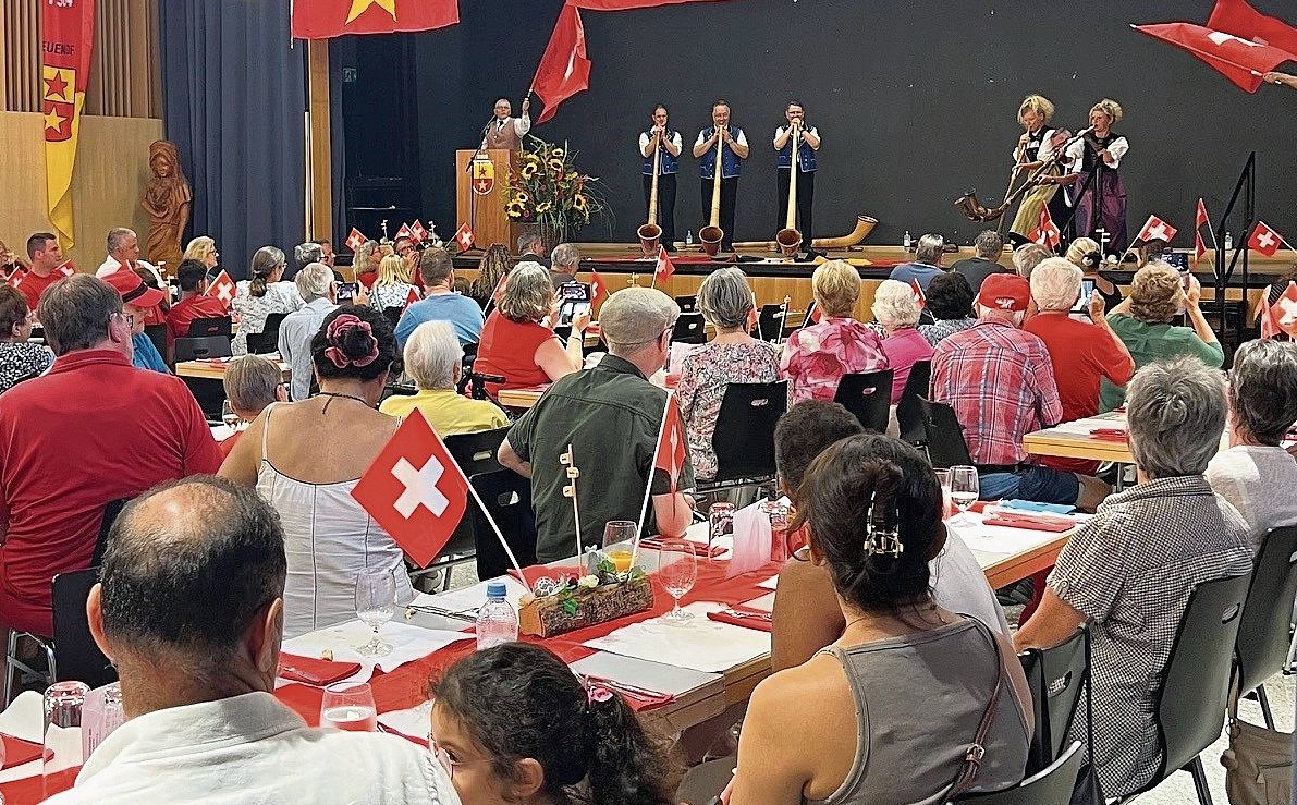 Die Alphorngruppe Reussblick spielte zur Unterhaltung der Gäste.  zVg