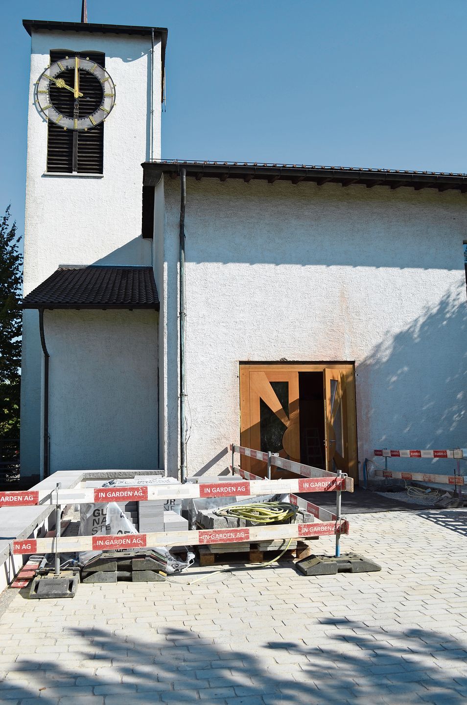 Der Eingang der Kirche ist auf die andere Seite verlegt worden. 