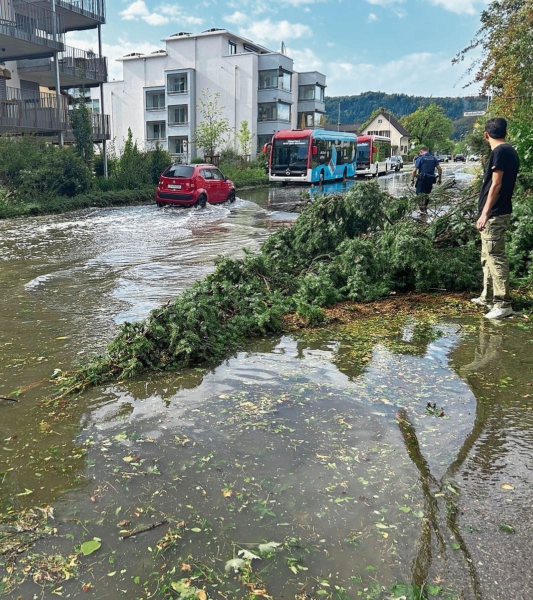 Überflutete Strassen kurz nach dem Sturm.Bild: zVg/Repol Wettingen-Limmattal Überflutete Strassen kurz nach dem Sturm.Bild: zVg/Repol Wettingen-Limmattal