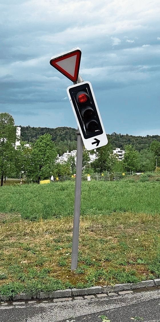 Demoliertes Lichtsignal.Bild: zVg/Repol Demoliertes Lichtsignal.Bild: zVg/Repol