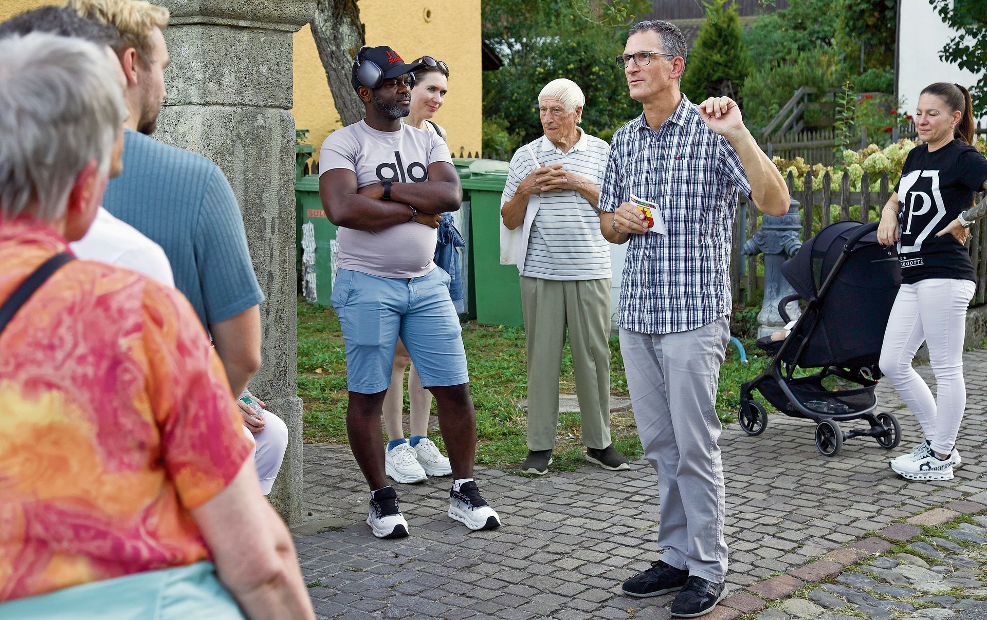 Vizeammann Daniel Burger auf dem Rundgang. Vizeammann Daniel Burger auf dem Rundgang.