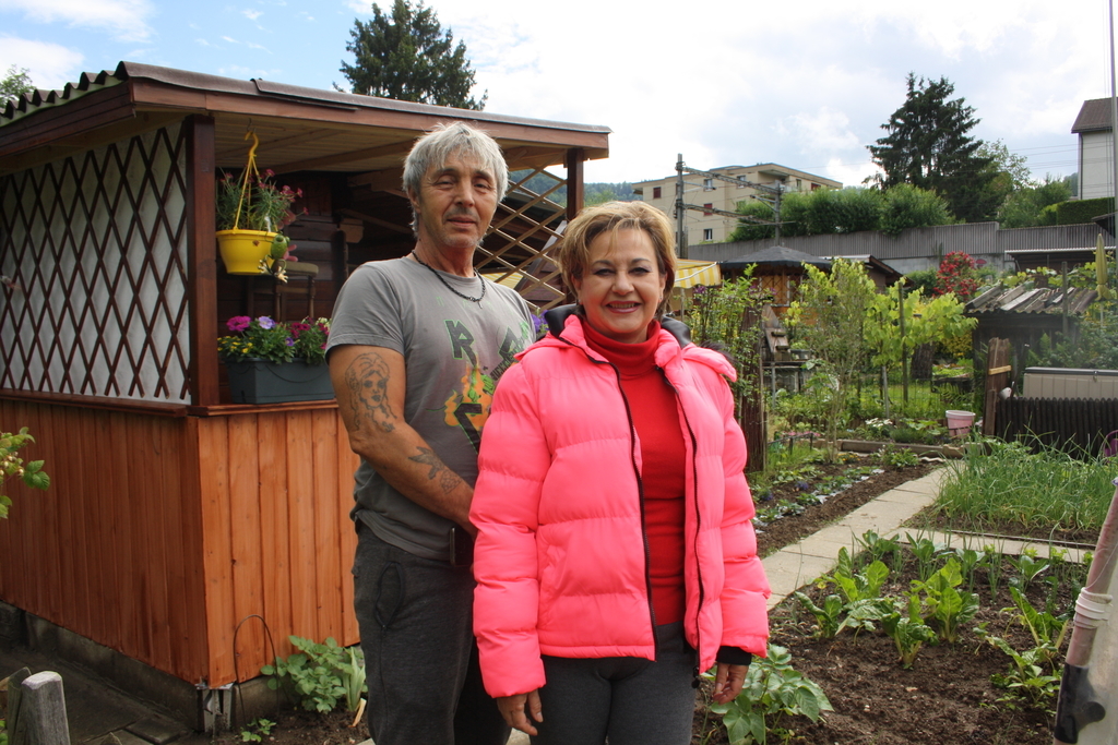 Für Tuso und Svetlana Kitanov ging ein Traum in Erfüllung. Das Neuenhofer Ehepaar hat vor dem Lockdown seinen ersten Garten erhalten. Sibylle Egloff

