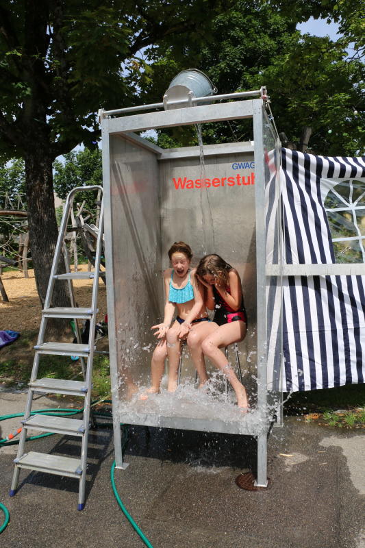 Der Wasserstuhl ist sehr beliebt bei den jüngeren Besuchern. 