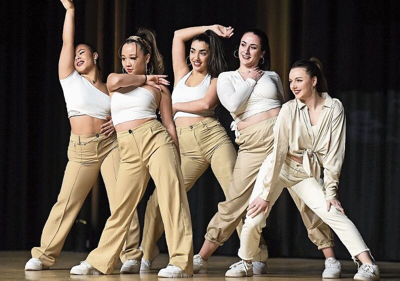 Bei der Sportlerehrung wurden verschiedene Darbietungen gezeigt. Die Tanzgruppe «Dance Town» hat der Feier eingeheizt. awa