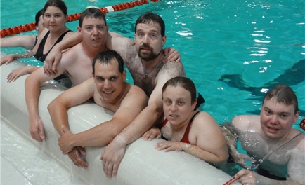 Die Behindertensportgruppe BSG Wettingen siegte in Kloten und wurde dafür in Wettingen geehrt. Foto: Rolf Nyfeler
Die Behindertensportgruppe BSG Wettingen siegte in Kloten und wurde dafür in Wettingen geehrt. Foto: Rolf Nyfeler