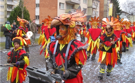 Die Vögel in den Gewändern zum 40-Jahr-Jubiläum.
