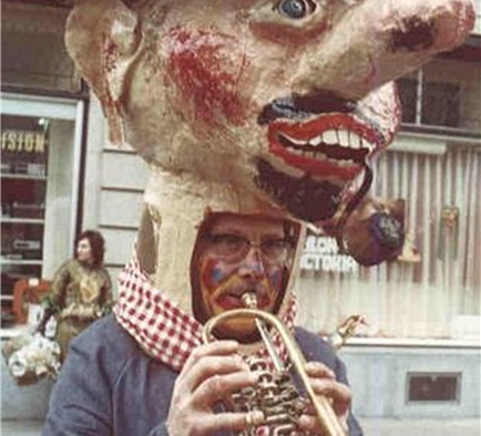 Ein Guggenmitglied im Jahr 1974 – Motto: «Oh du schönes Spreitenbach?».
