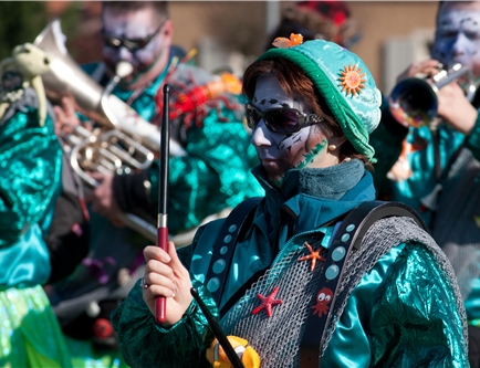 «Gülleschränzer» aus Zeiningen nahmen als Gastgugge am Umzug teil.
