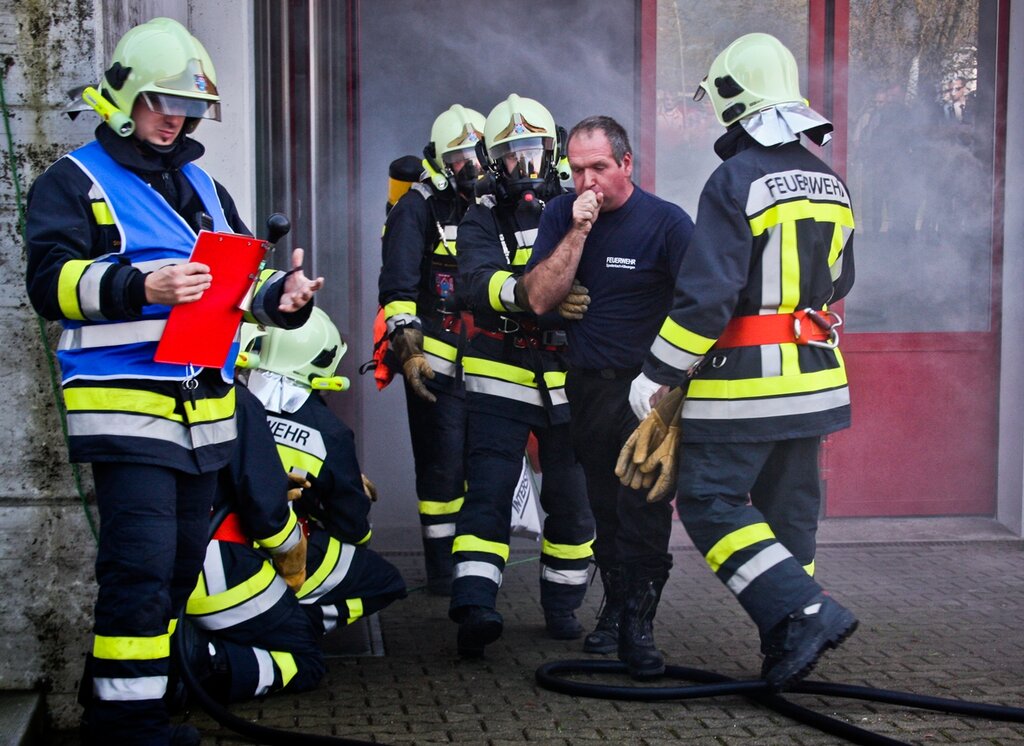 Eine Person musste wegen starker Rauchentwicklung gerettet werden.
