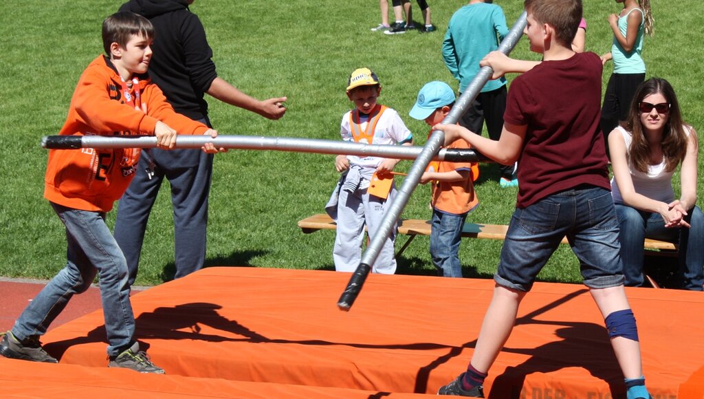 Friedlicher Zweikampf auf der dicken Matte.
Friedlicher Zweikampf auf der dicken Matte.