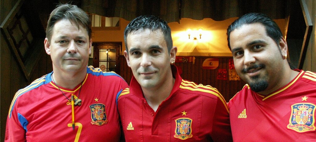 Renato Fritsche, Juan Doval und Domenico Raosa (v.l.) brachten am Samstag ein Stück Spanien in den Peterskeller.