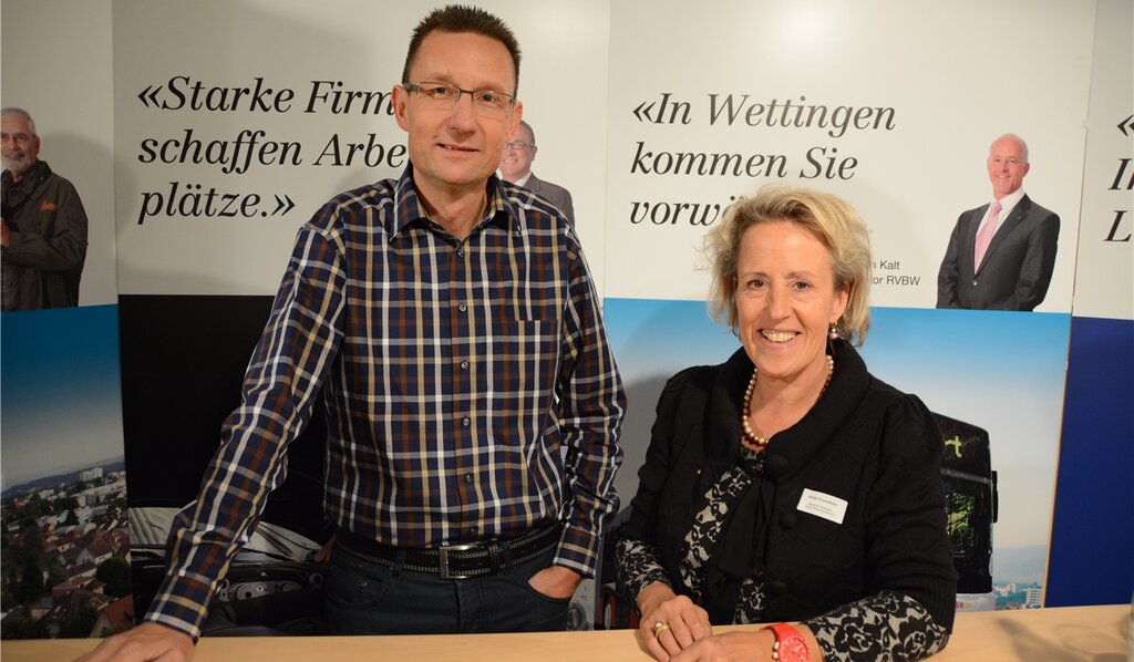 Andreas Ruch, Leiter Informatik der Gemeinde Wettingen, und Sandra Frauenfelder, Leiterin Standortförderung Wettingen. Fotos: ms Andreas Ruch, Leiter Informatik der Gemeinde Wettingen, und Sandra Frauenfelder, Leiterin Standortförderung Wettingen. Fotos: ms