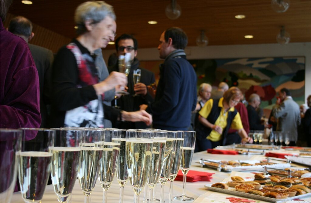 Rund 200 Spreitenbacherinnen und Spreitenbacher stiessen im katholischen Pfarreizentrum aufs neue Jahr an.