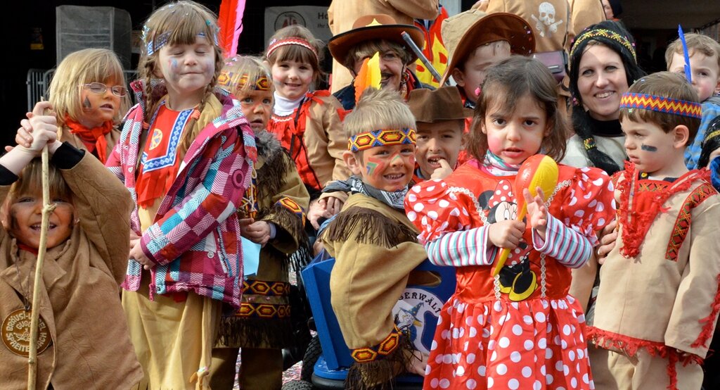 Die Spielgruppe «Zauberwält» nahm zum ersten Mal an der Kinderfasnacht teil.Fotos: sw
