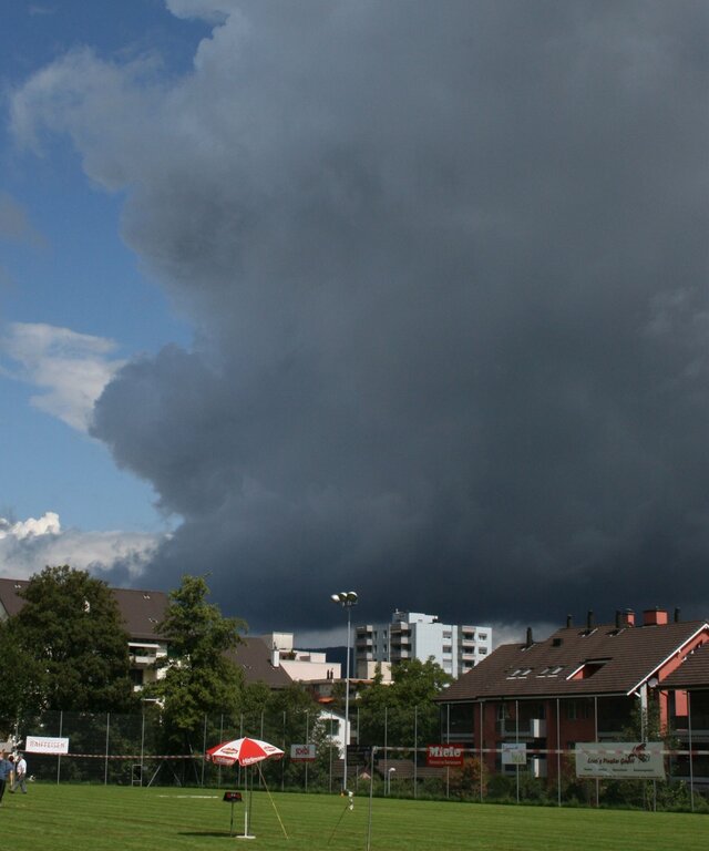 Sonnenschein trotz Wolkenbergen.