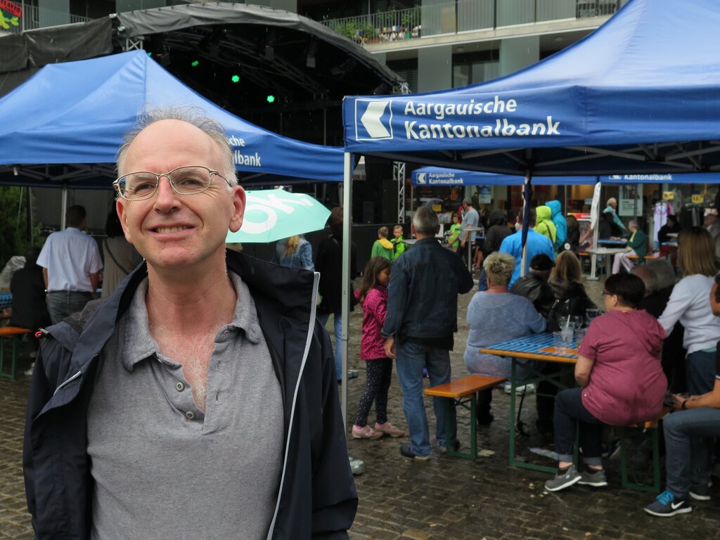 Dölf Kellers Wunsch nach einem Rockkonzert von und für Behinderte wurde erfüllt. Foto: ska Polonaise vor der Bühne. Fotos: zVg/Beat Meier Zufriedene Gesichter bei den Organisatoren vom Rotary Club. 