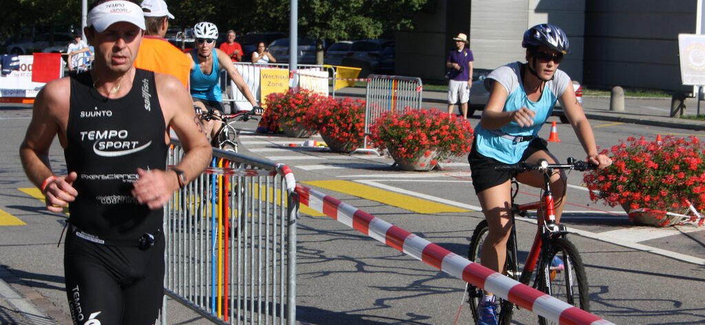 Athleten machten zu Fuss, im Wasser und auf dem Velo eine gute Figur.