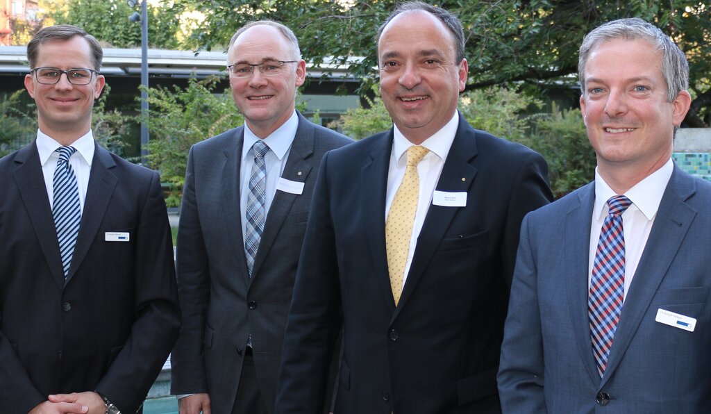 Die Referenten Anlageberater Christoph Borucki, Politiker Hansjörg Knecht und Markus Dieth sowie Christoph Villiger, Leiter Firmenkunden NAB (v.l.). Die Referenten Anlageberater Christoph Borucki, Politiker Hansjörg Knecht und Markus Dieth sowie Christoph Villiger, Leiter Firmenkunden NAB (v.l.).