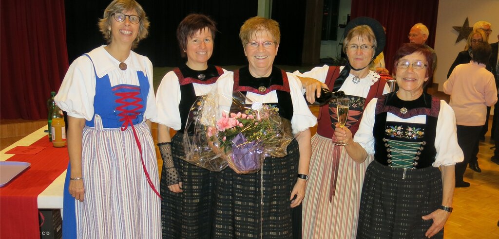 Die Trachtengruppe stand zusammen mit dem Quartierverein Schleipfe beim Apéro im Einsatz. Fotos: bha

