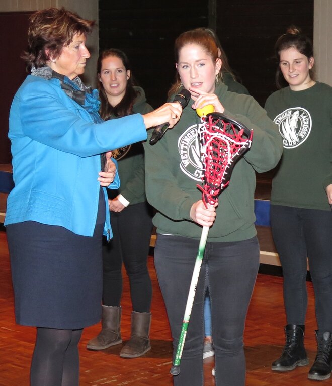 Lacrosse Vizeammann Antoinette Eckert (l.) im Interview mit Hallie Batschelet, die mit Witz und Schalk ihre aufstrebende Sportart präsentierte.