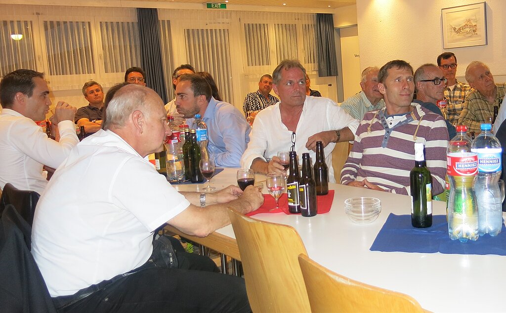 Rund 35 Personen nahmen am Politapéro in Spreitenbach teil.Fotos: bha
