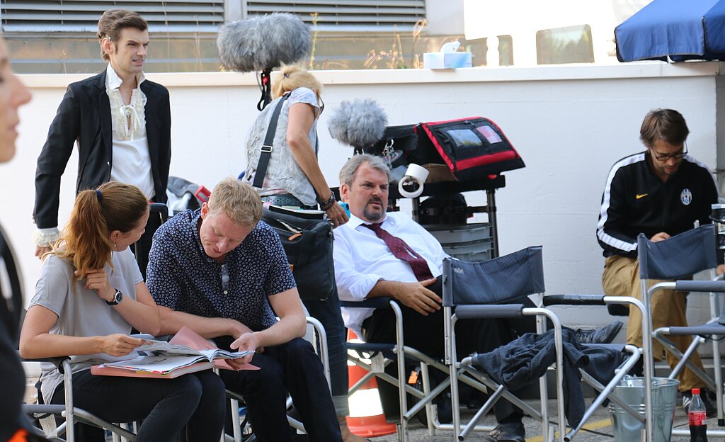 Warten auf den Auftritt: Mike Müller (M.) und seine Schauspielkollegen.