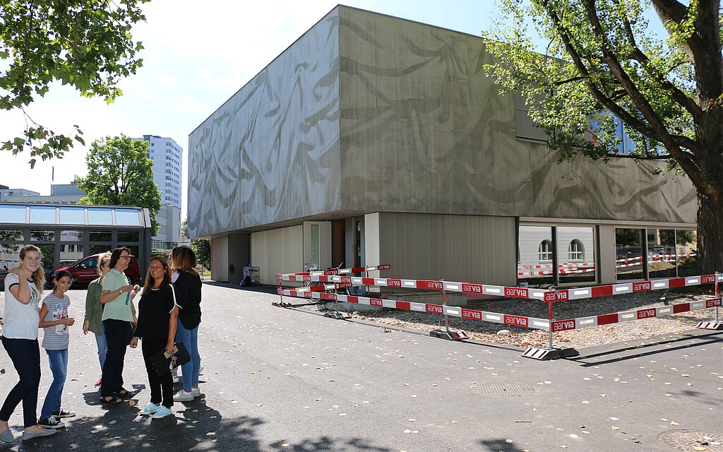 Die neue Aula von aussen.
