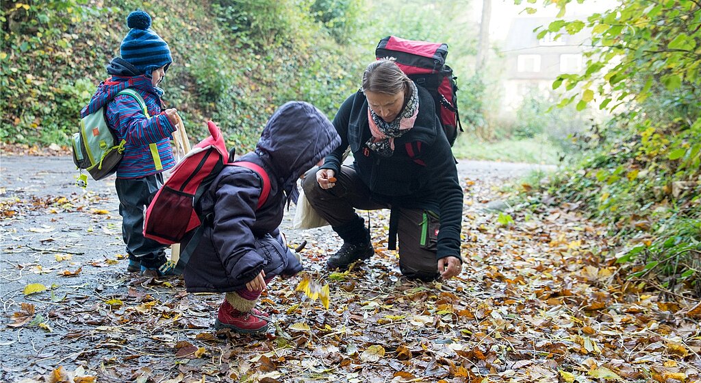 In der Waldspielgruppe wird den Kindern die Natur nähergebracht. bsc