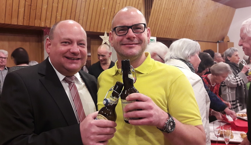 Gemeindepräsident Valentin Schmid (l.) mit dem neuen Gemeinderat Marcel Lang.Muriel Zweifel
